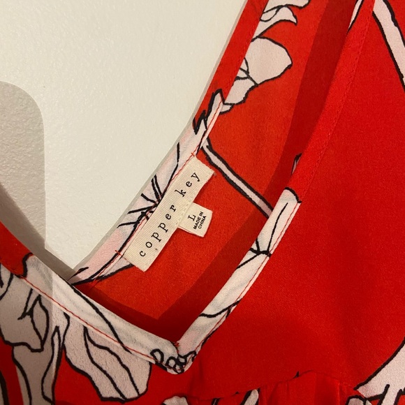 red flowy floral bell sleeve top - Picture 2 of 3